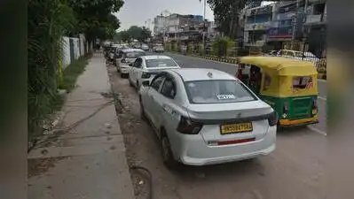 नागरिक उपेक्षा के कारण पुरानी दिल्ली-गुड़गांव रोड जाम होने से यातायात रेंग रहा है | गुड़गांव समाचार