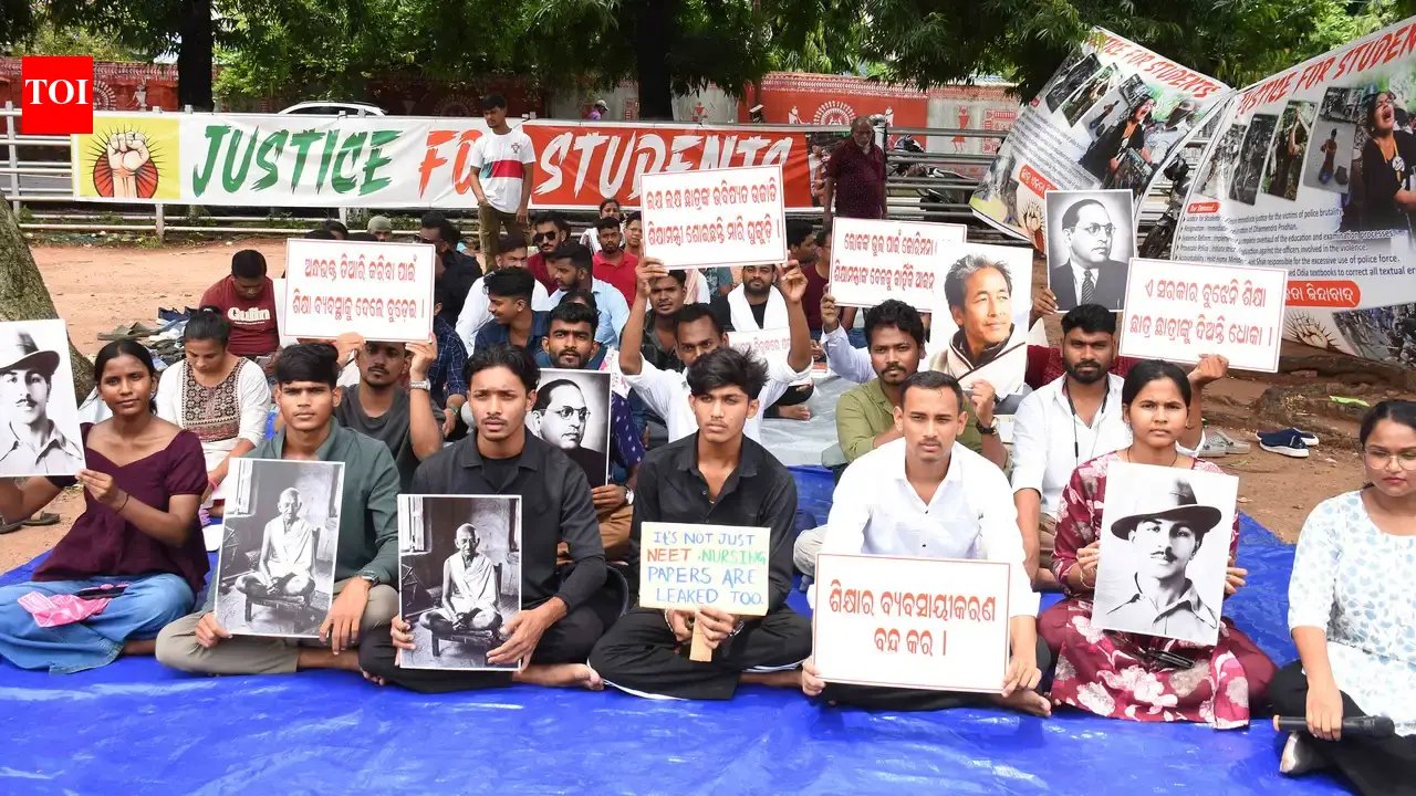 प्रधान के जाने के बाद, ओडिशा विपक्ष ने पाठ्य पुस्तकों की त्रुटियों को लेकर गोंड पर निशाना साधा | भुबनेश्वर समाचार