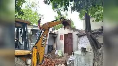 अहमदाबाद: एएमसी ने 2 साल की देरी के बाद पूर्व भाजपा पार्षद के अवैध ढांचे को ढहा दिया | अहमदाबाद समाचार
