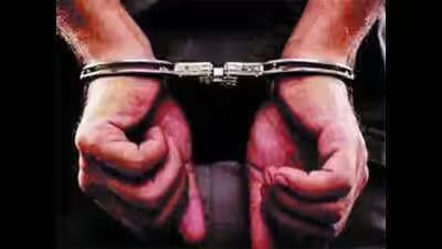 फ़तेहपुर में गोकशी के 2 आरोपियों को पैर में लगी गोली, मुठभेड़ के बाद गिरफ्तार | प्रयागराज समाचार