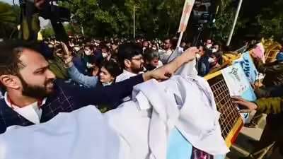 सरकार ने मंत्रालयों में शीर्ष नौकरशाहों में फेरबदल किया: शिक्षा सचिव का तबादला | भारत समाचार