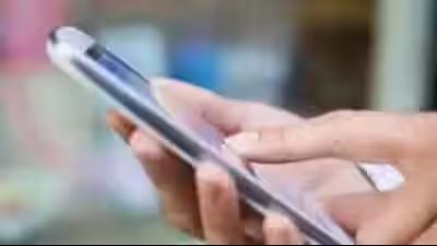 बेंगलुरु में ट्रेन में मां का फोन चुराने वाले चोर को शख्स ने बैंक डिटेल्स शेयर की, 67 हजार रुपये गंवाए | बेंगलुरु समाचार